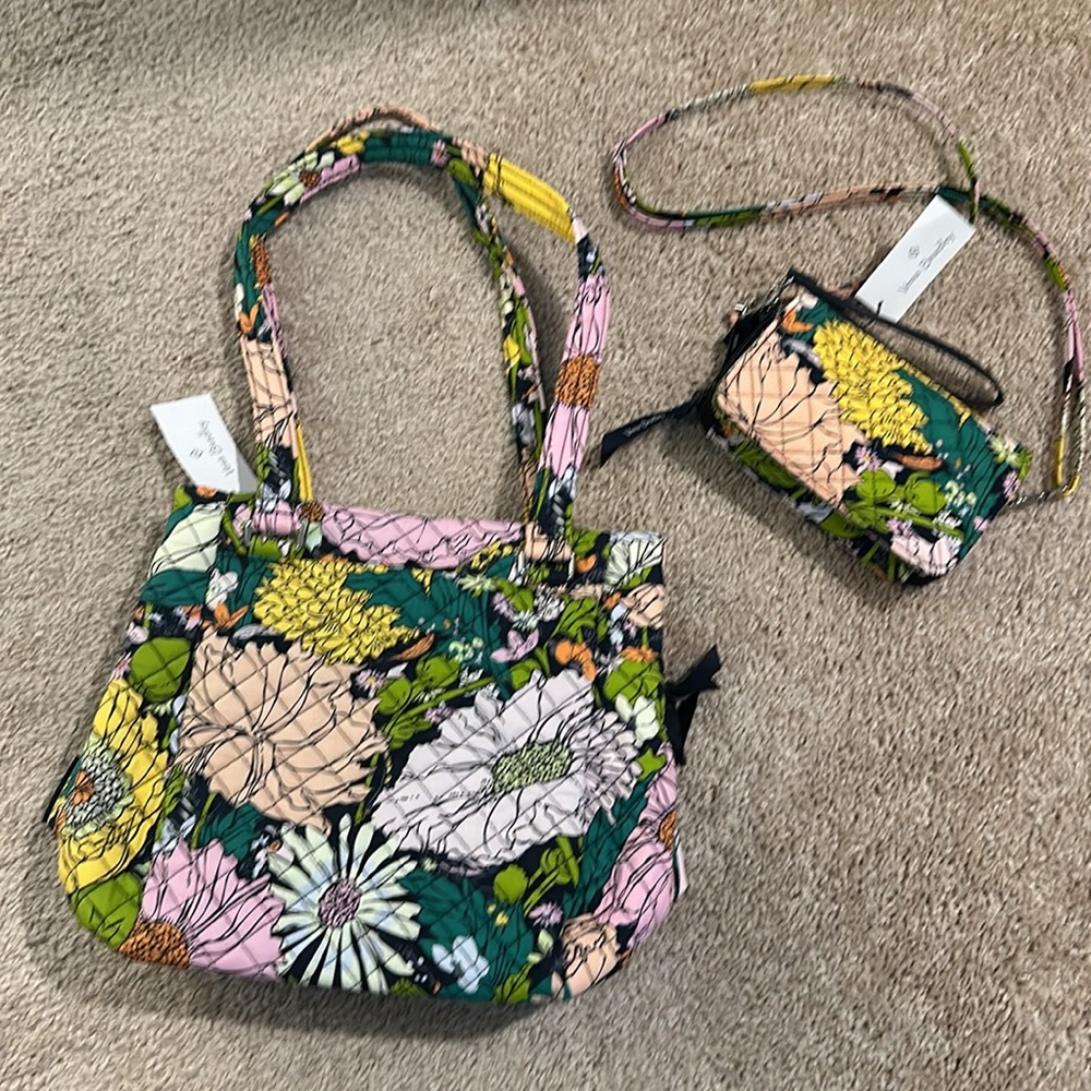 NWT Vera Bradley All-in-One Crosbody/Wristlet and Purse - Picture 1 of 12